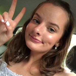 Meet your Posher, Courtney